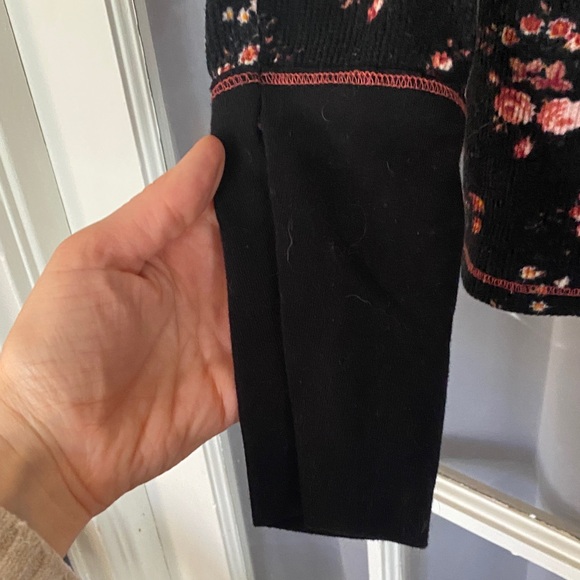 Sundance Black Floral Thermal Henley Long Sleeve Top Shirt Size Medium - Picture 4 of 5